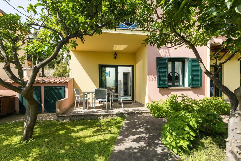 Property building, Facade/entrance, Garden