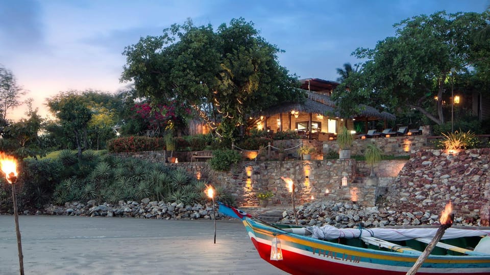 Restaurant/places to eat, Lounge or bar, Beach, Beach, Windsurfing, Sea view