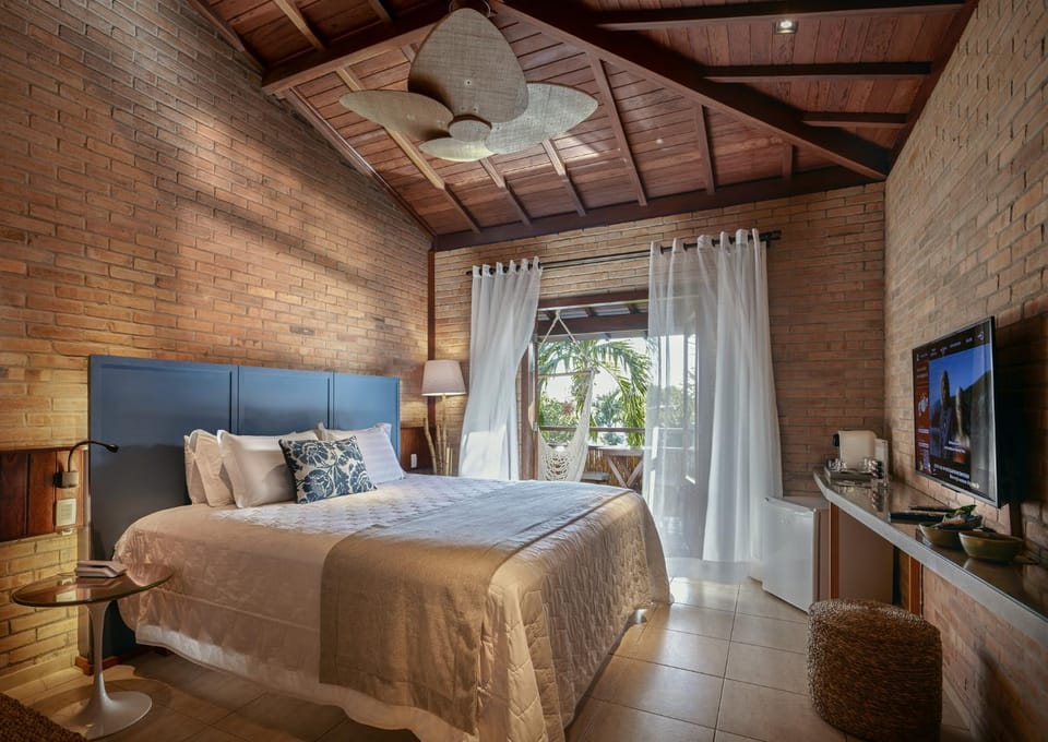 Bed, Photo of the whole room, Bedroom, fireplace, air conditioner