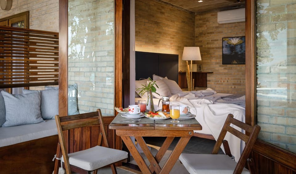 Bed, Balcony/Terrace, Food and drinks, Photo of the whole room, Dining area, Bedroom, Breakfast, air conditioner