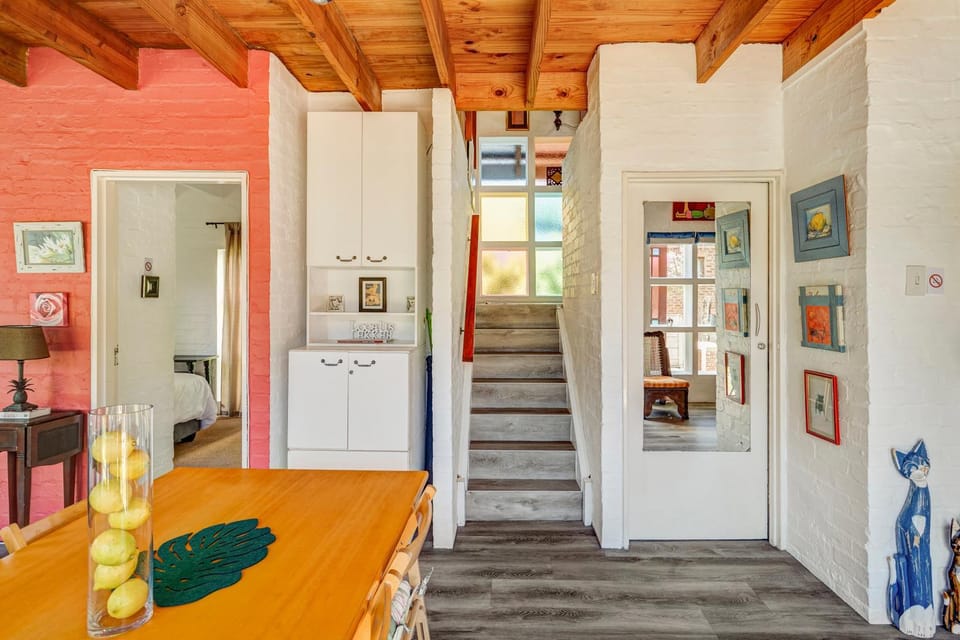 Facade/entrance, Dining area