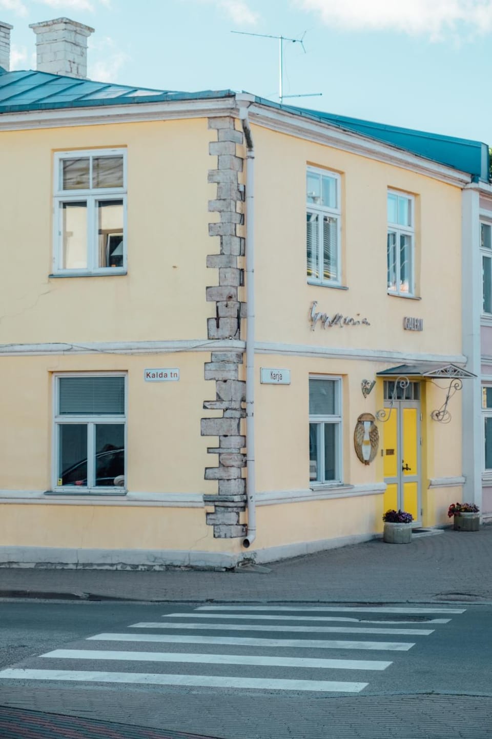 Facade/entrance