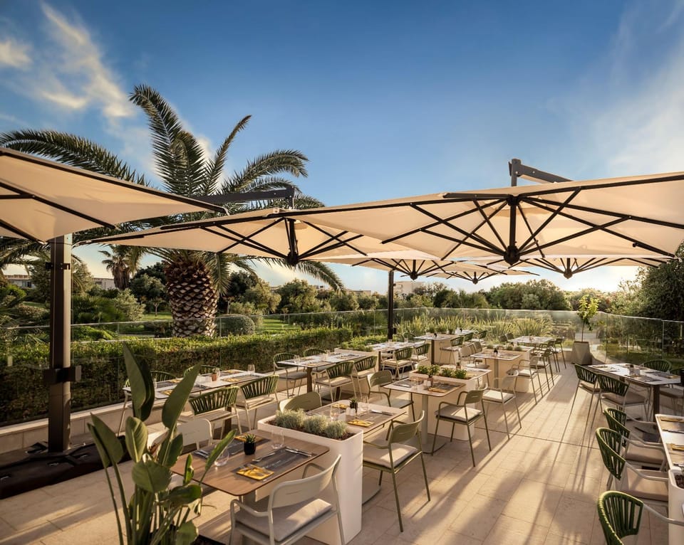 Restaurant/places to eat, Balcony/Terrace