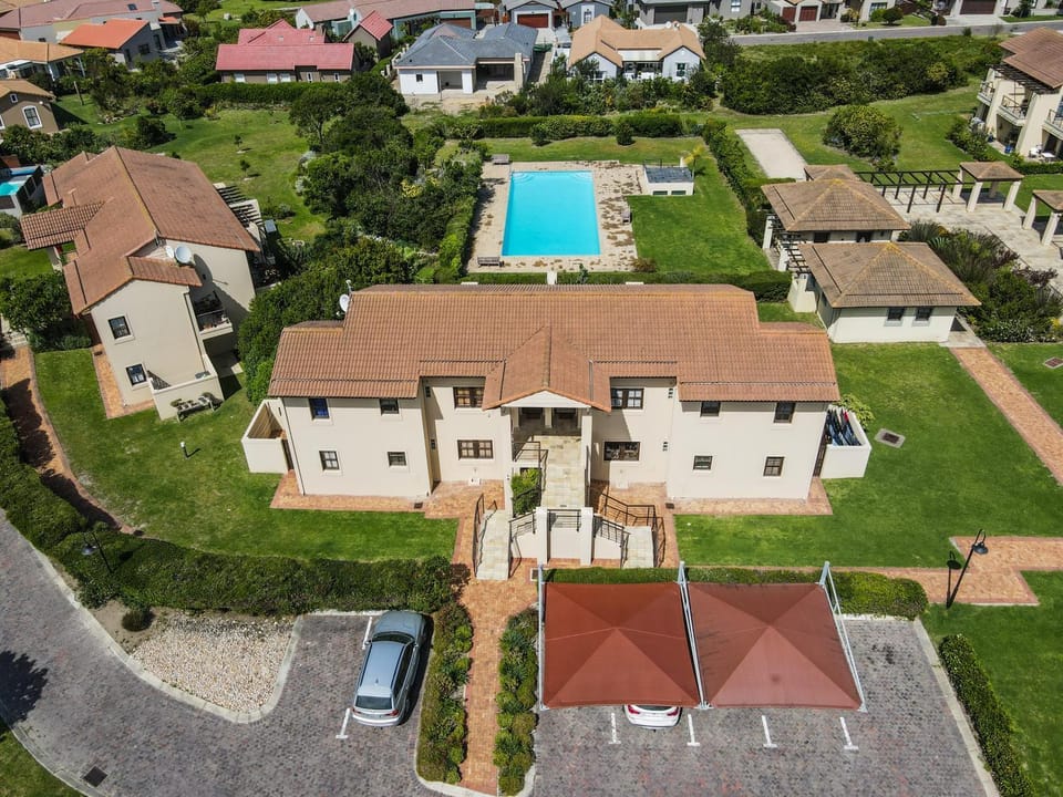 Bird's eye view, Pool view, Pool view, Swimming pool, Swimming pool