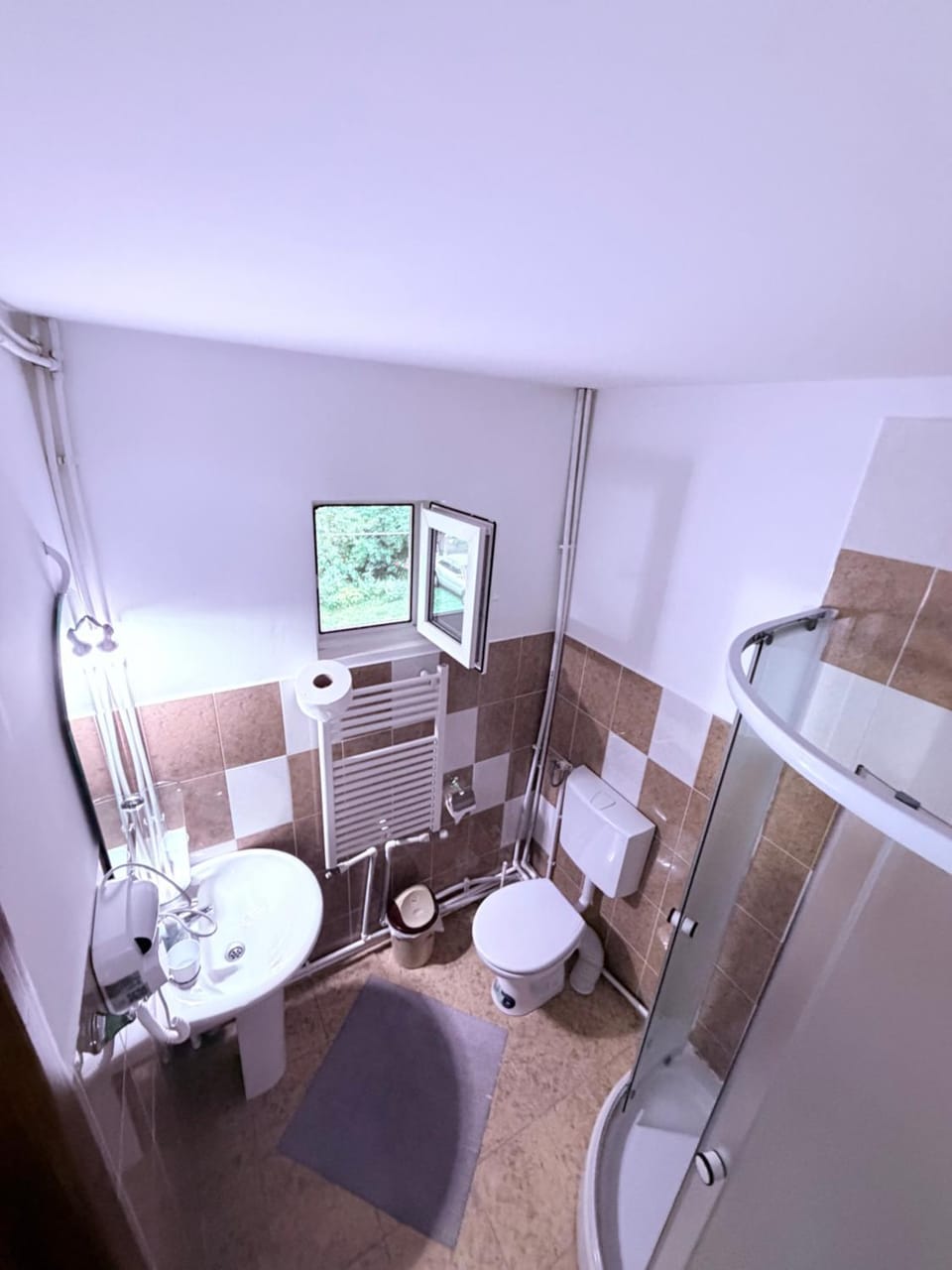 Shower, Toilet, Bathroom, towels