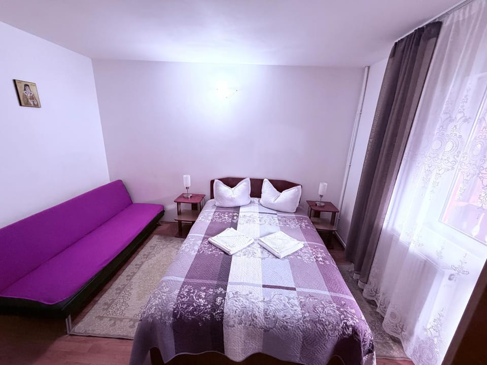 Bed, Photo of the whole room, towels