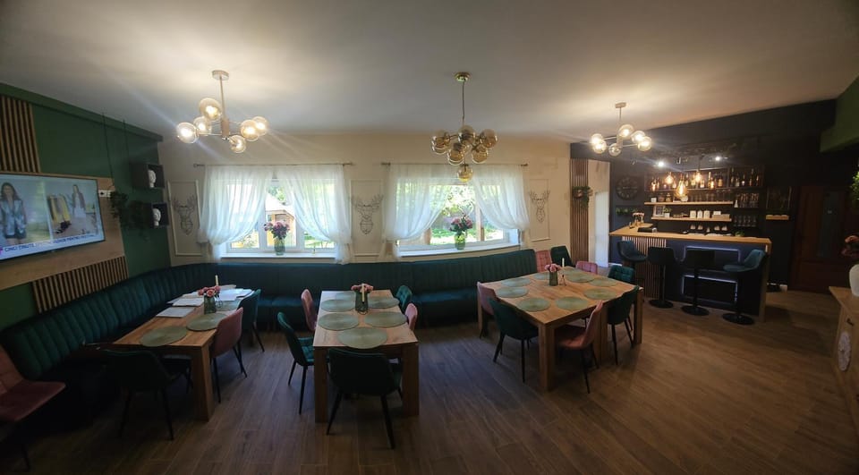 Property building, Restaurant/places to eat, Breakfast