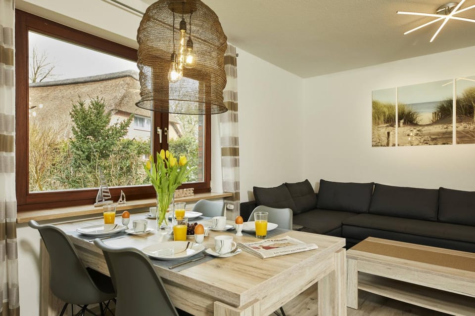 Photo of the whole room, Dining area