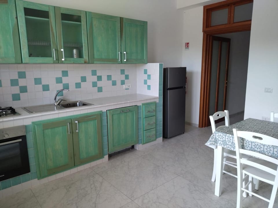 Kitchen or kitchenette, Dining area, dishwasher, oven