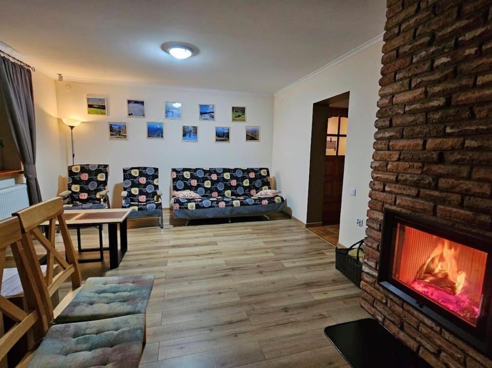 TV and multimedia, Living room, Seating area, flat iron