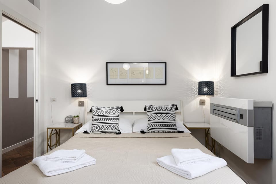 Bed, Bathroom, TV and multimedia, Bedroom, air conditioner