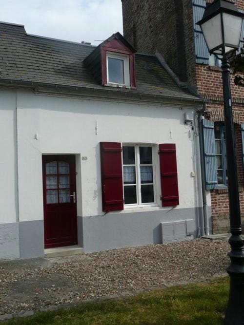 Facade/entrance, Pets