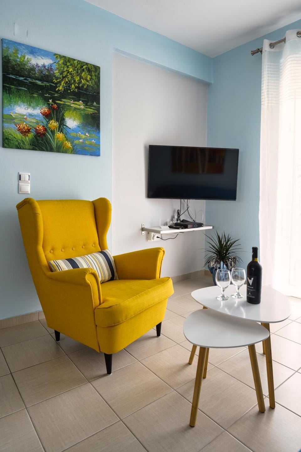 TV and multimedia, Seating area