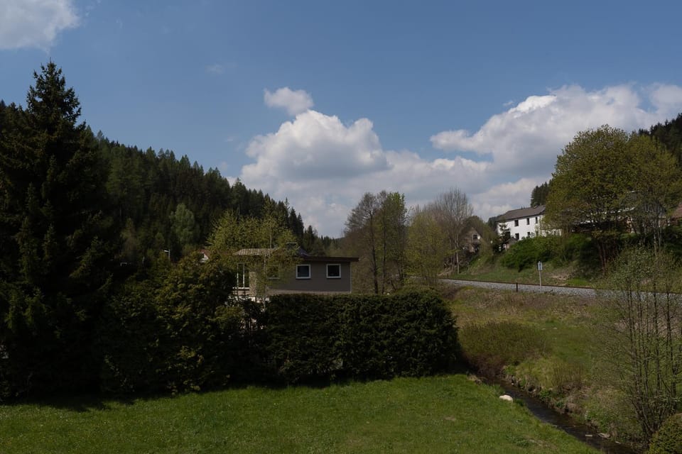 Spring, Neighbourhood