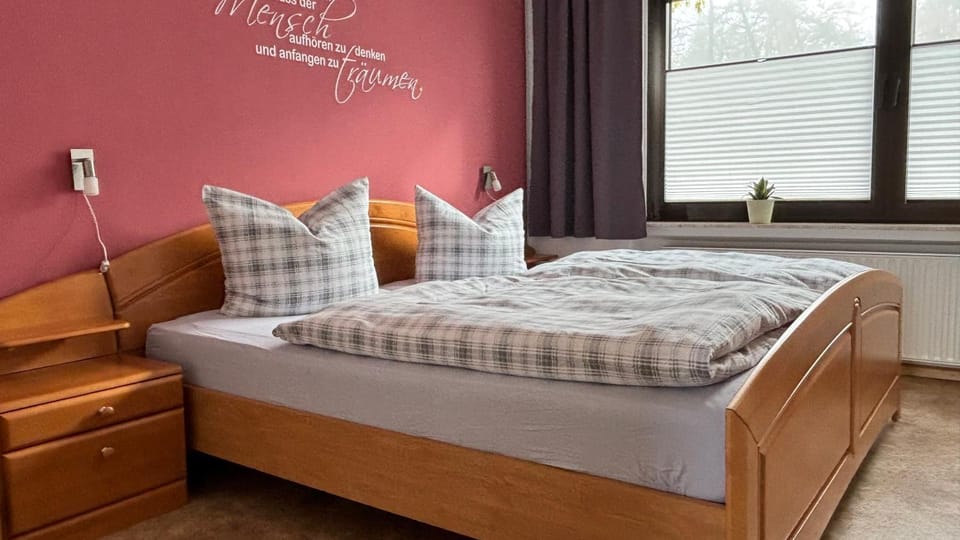 Photo of the whole room, Bedroom