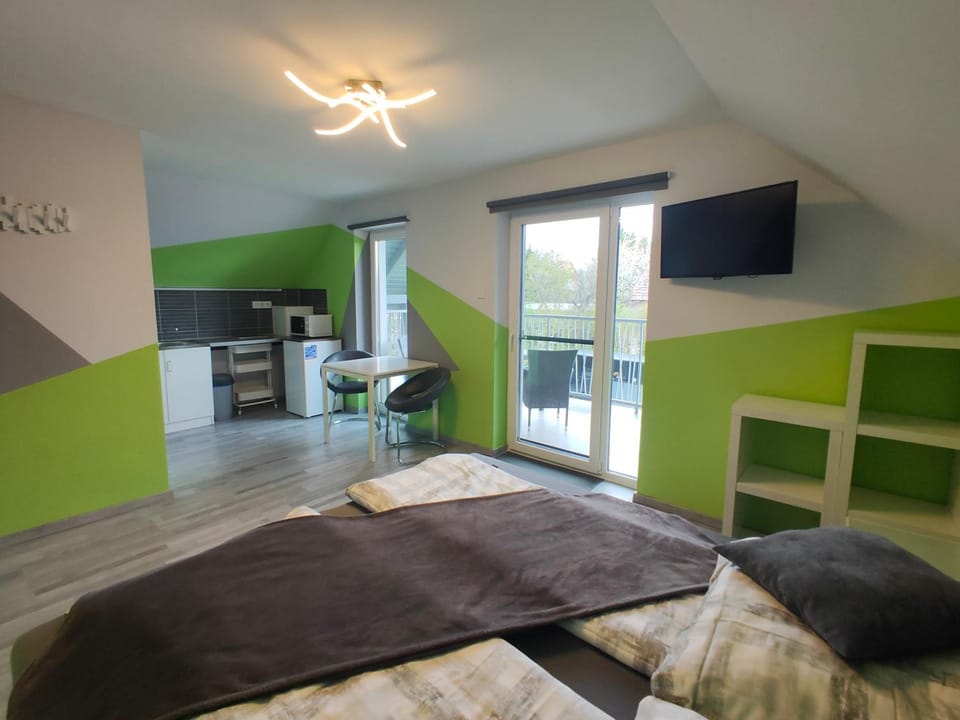 Bathroom, TV and multimedia, Kitchen or kitchenette, Photo of the whole room