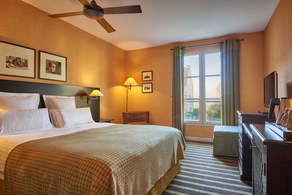 Château De Villiers-Le-Mahieu Hotel in Île-de-France