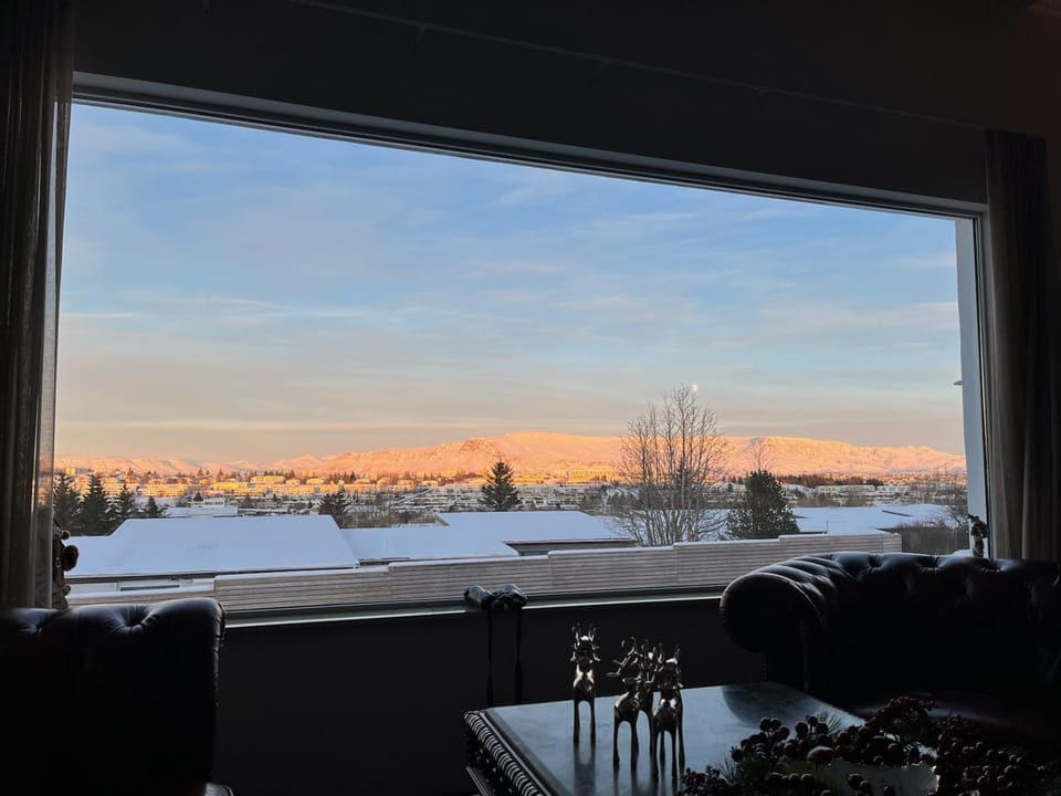 View (from property/room), View (from property/room), Living room, City view, City view, Landmark view, Mountain view, Mountain view, Sea view, Sea view, Street view, Street view