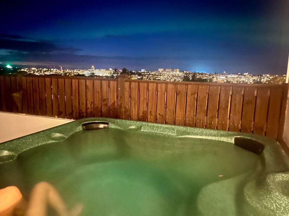 Hot Tub, Hot Tub