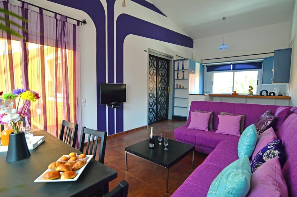 TV and multimedia, Kitchen or kitchenette, Living room, Dining area