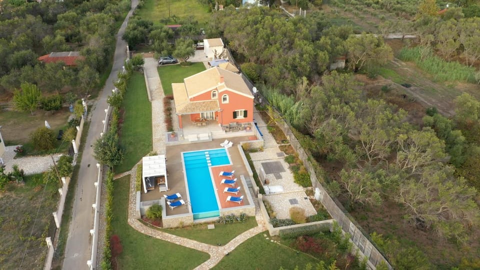 Property building, Garden, Swimming pool