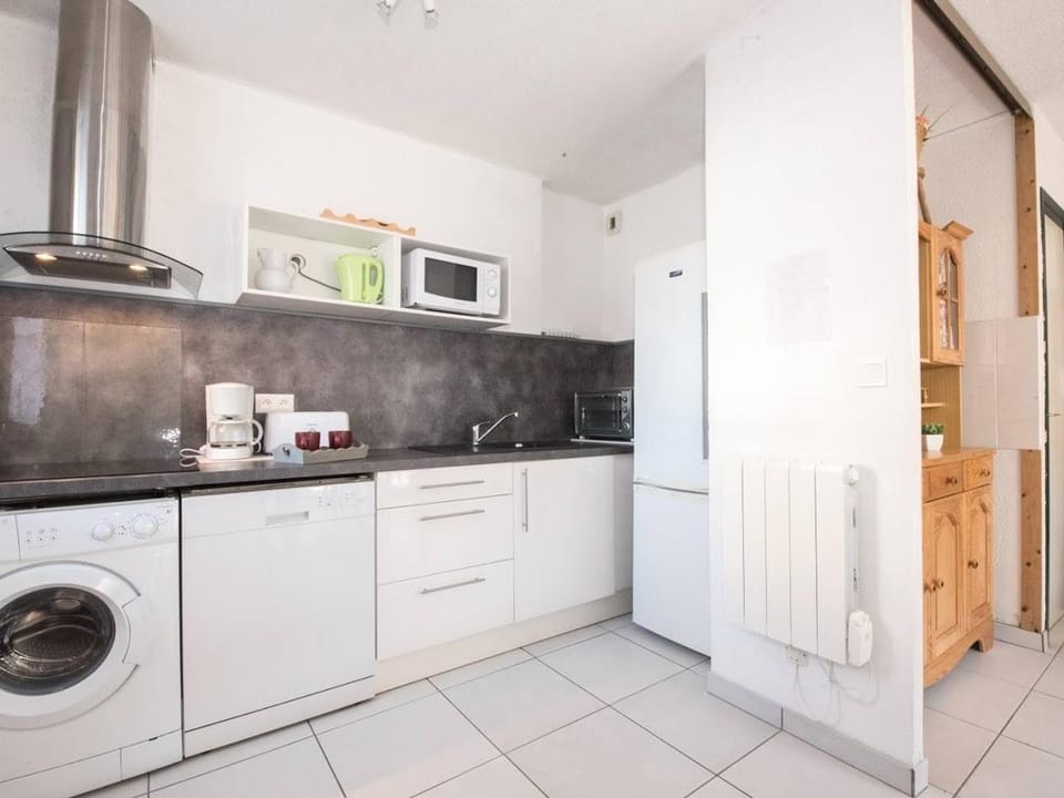 "Appartement lumineux 6 pers avec terrasse, parking, proche thermes et télécabine - Saint Lary Soulan" - FR-1-296-211 Cabin in Saint-Lary-Soulan