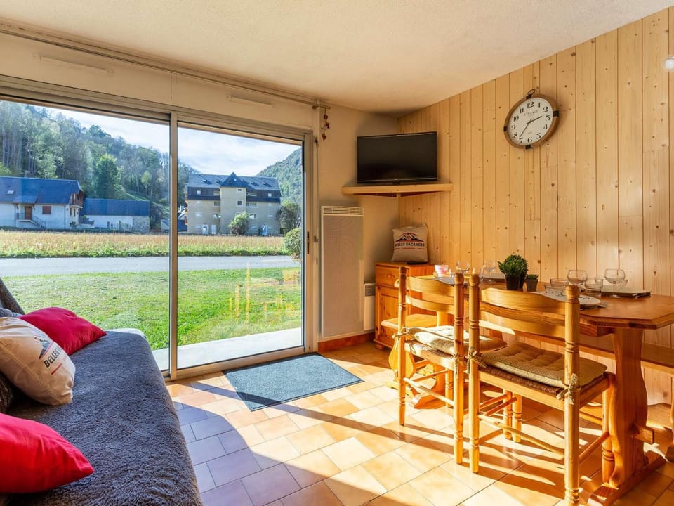 Appartement calme, 6 personnes, proche centre Saint-Lary, avec parking et animaux admis - FR-1-296-227 Apartment in Saint-Lary-Soulan
