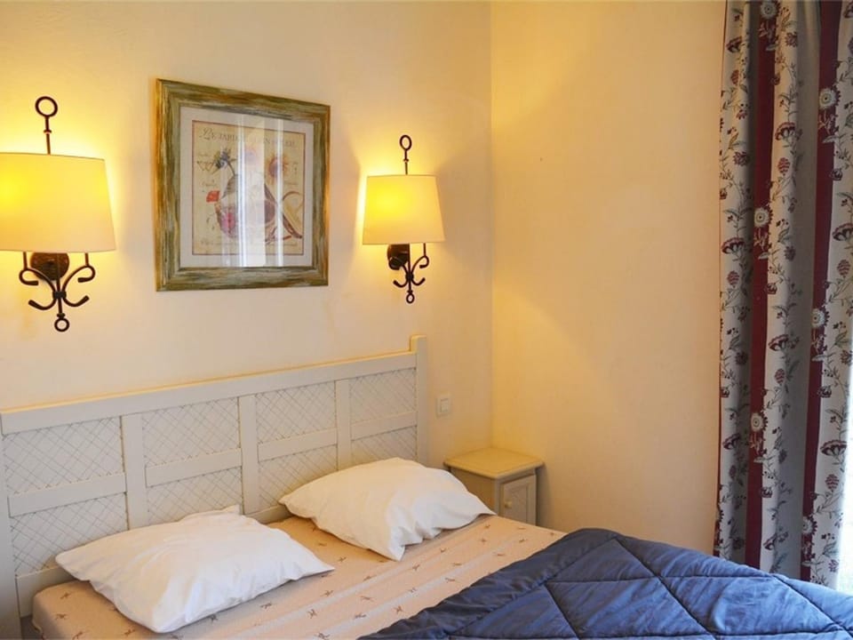 Maison en duplex avec terrasse, 6 pers, 3 pièces, à Grospierres, animaux admis, parking inclus - FR-1-382-23 House in Grospierres