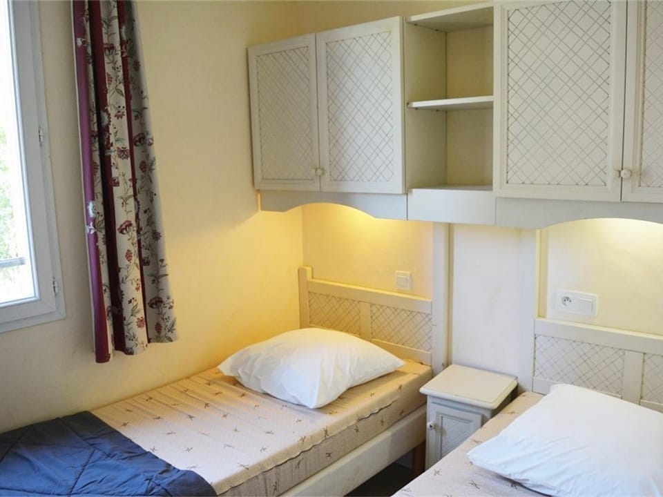 Maison en duplex avec terrasse, 6 pers, 3 pièces, à Grospierres, animaux admis, parking inclus - FR-1-382-23 House in Grospierres