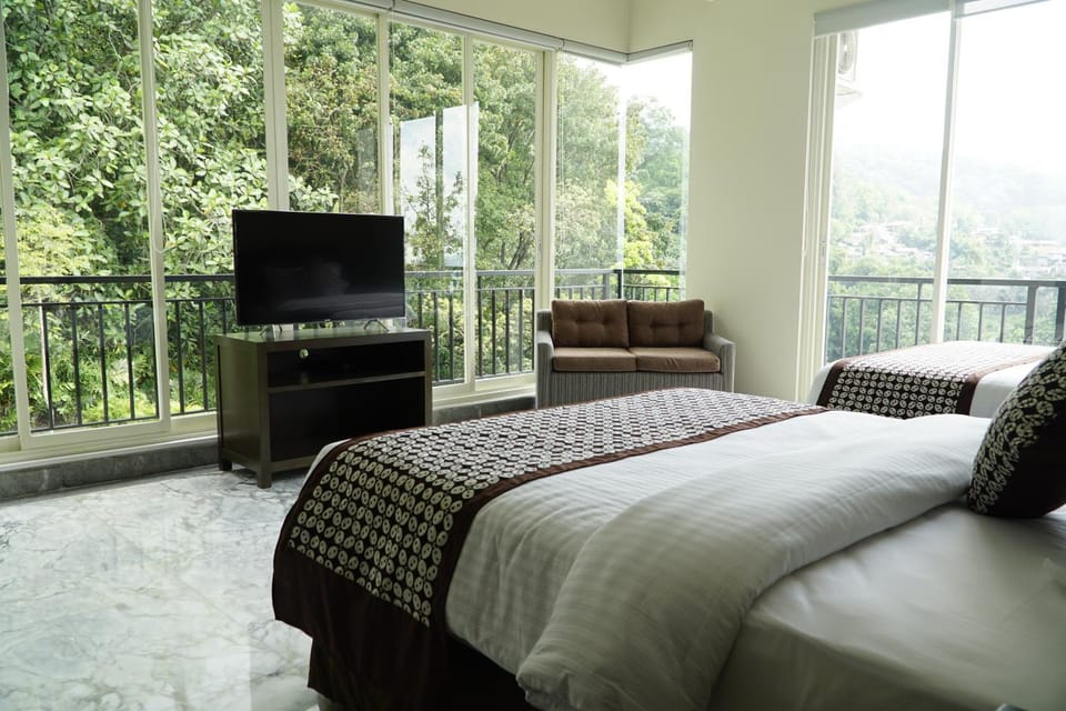 Bed, Natural landscape, TV and multimedia, View (from property/room), Balcony/Terrace, Photo of the whole room, Bedroom