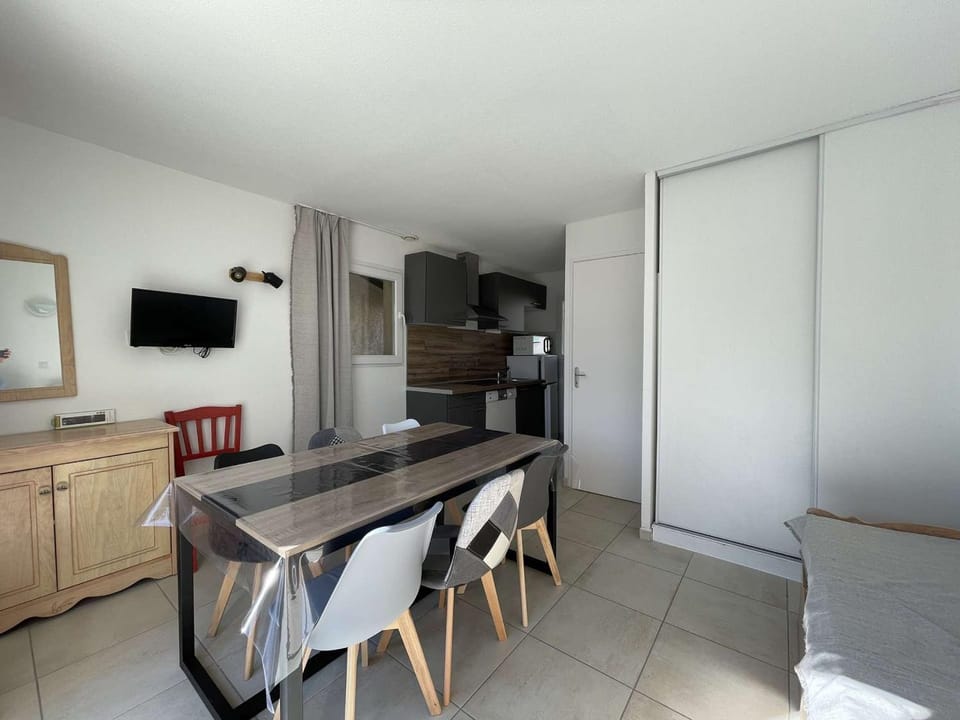 Maison Duplex avec Terrasse, 2 Chambres, Piscines et Parking - FR-1-382-19 House in Vallon-Pont-d'Arc