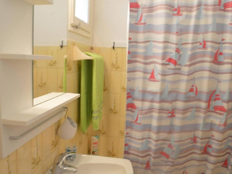 Studio cabine avec terrasse et parking, à 250 m de la plage d'Aiguebelle, Le Lavandou - FR-1-251-187 Cabin in Le Lavandou