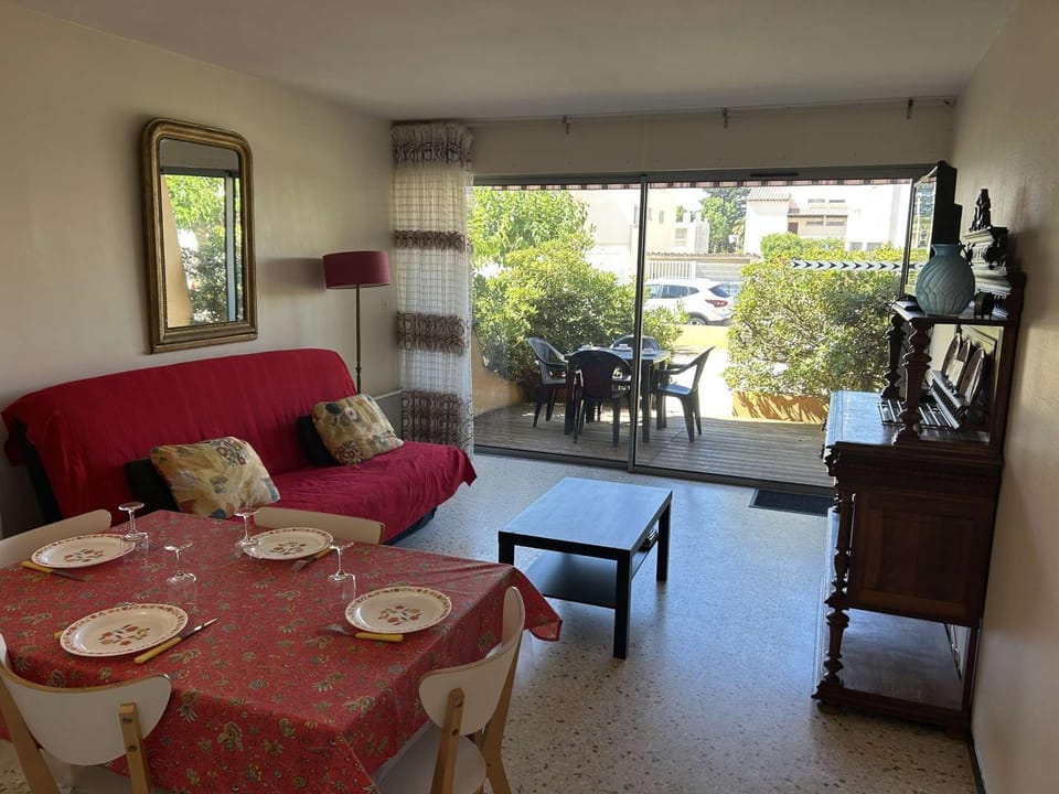 Appartement T2 tout équipé, 4 couchages, proche plage et centre - Parking privé, Le Grau-du-Roi - FR-1-250-102 Apartment in Le Grau-du-Roi