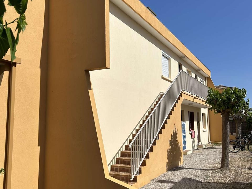 Appartement T2 tout équipé, 4 couchages, proche plage et centre - Parking privé, Le Grau-du-Roi - FR-1-250-102 Apartment in Le Grau-du-Roi