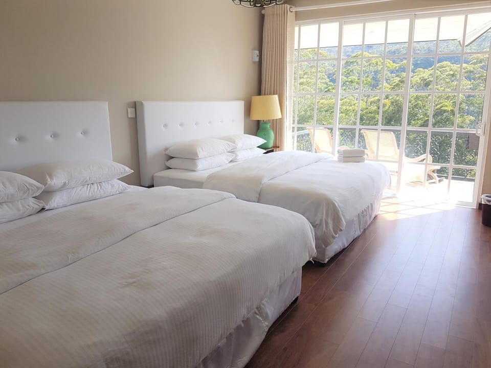 Bed, Photo of the whole room, Bedroom, Family