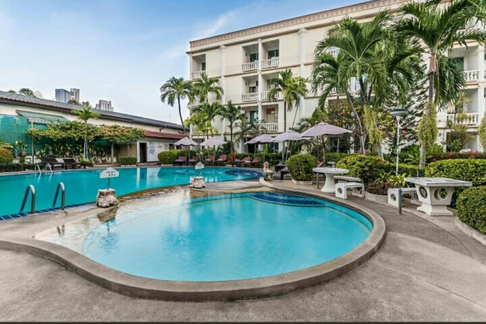 Property building, Swimming pool, Swimming pool