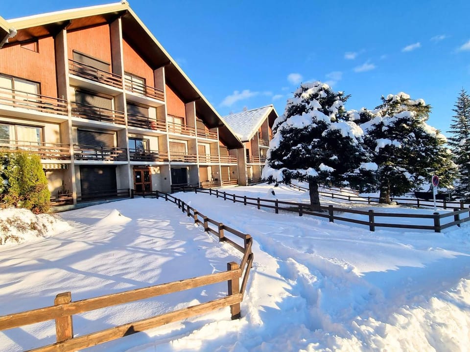 Charmant T2 - 6 pers - Chaillol 1600 - Balcon S/O - Parking - Animaux admis - Aire de jeux - FR-1-393-29 Apartment in Provence-Alpes-Côte d'Azur