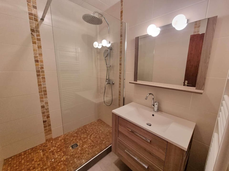 Appartement 6 pers, balcon sud, WiFi, animaux admis, parking - FR-1-393-51 Apartment in Provence-Alpes-Côte d'Azur