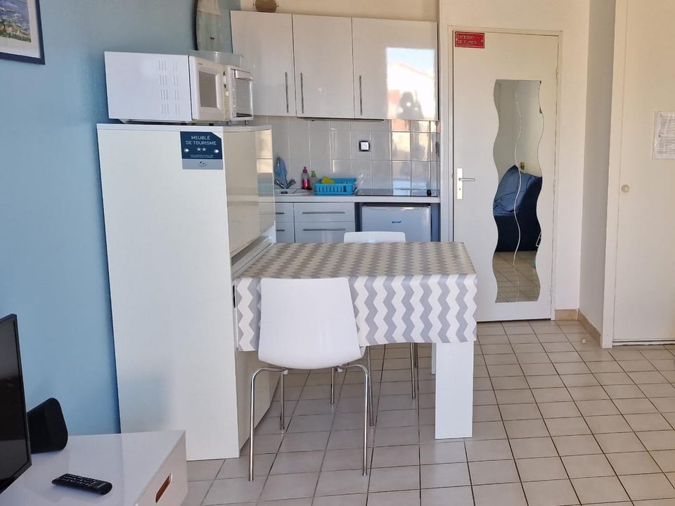 Studio avec terrasse et parking, vue mer à Banyuls-sur-Mer - FR-1-309-140 Apartment in Alt Empordà