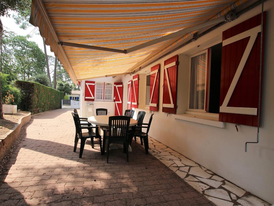Maison traditionnelle à Saint Brevin, 850m plage, lumineux séjour, jardin, 4 ch., garage, animaux OK - FR-1-364-66 House in Pays de la Loire
