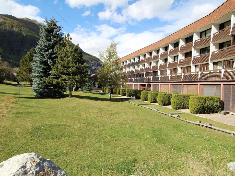 Studio cosy proche télécabine Fréjus, 4 pers, piscine et parking, La Salle-les-Alpes - FR-1-330F-104 Cabin in Saint-Chaffrey