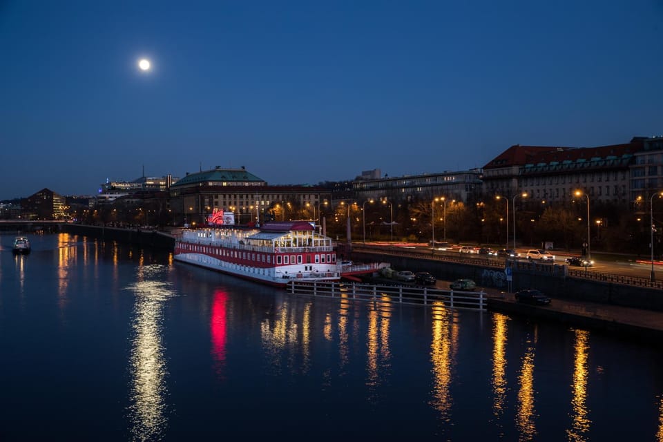 Nearby landmark, Night, Neighbourhood, City view, River view
