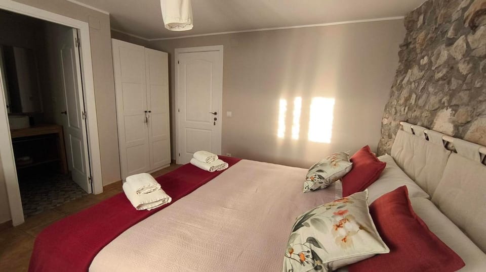 Bed, Photo of the whole room