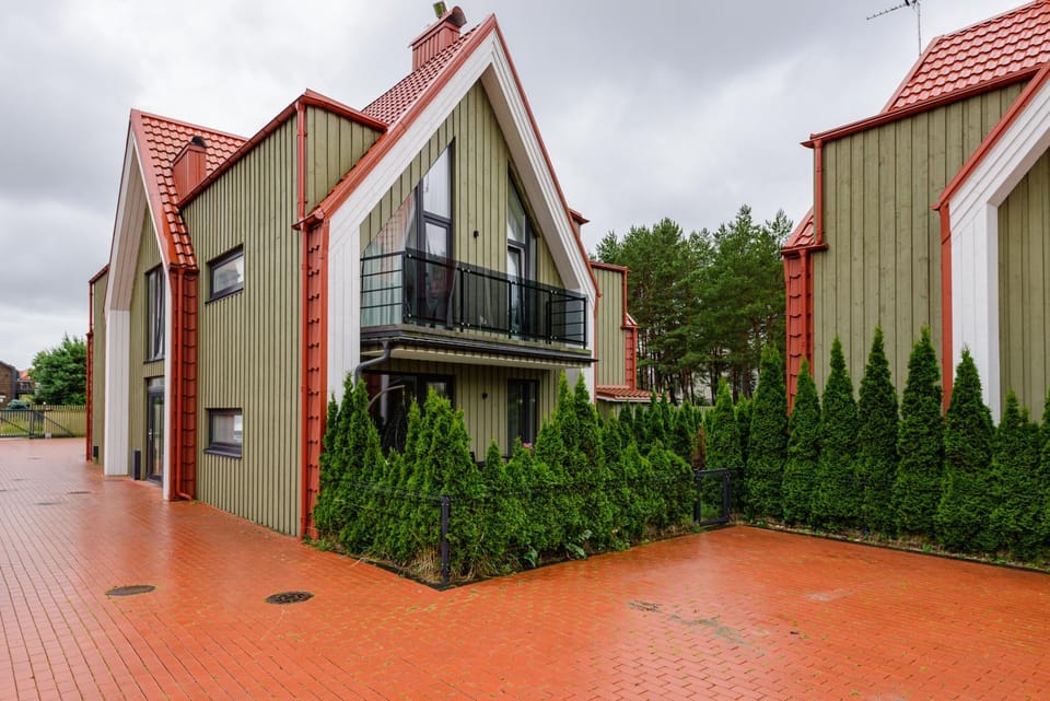 Žalia Kopa Kotedžas su kiemeliu 200 m iki jūros Apartment in Palanga