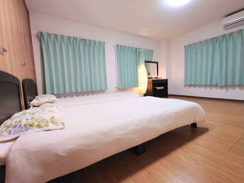 Bed, Bedroom, air conditioner