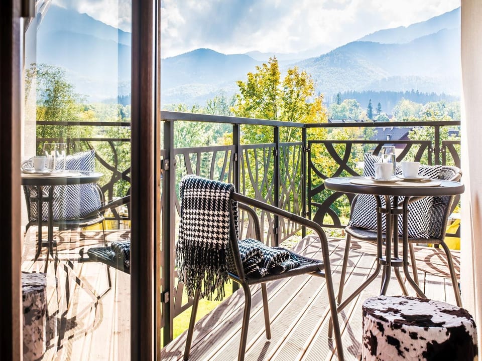Day, Natural landscape, View (from property/room), Balcony/Terrace, Mountain view