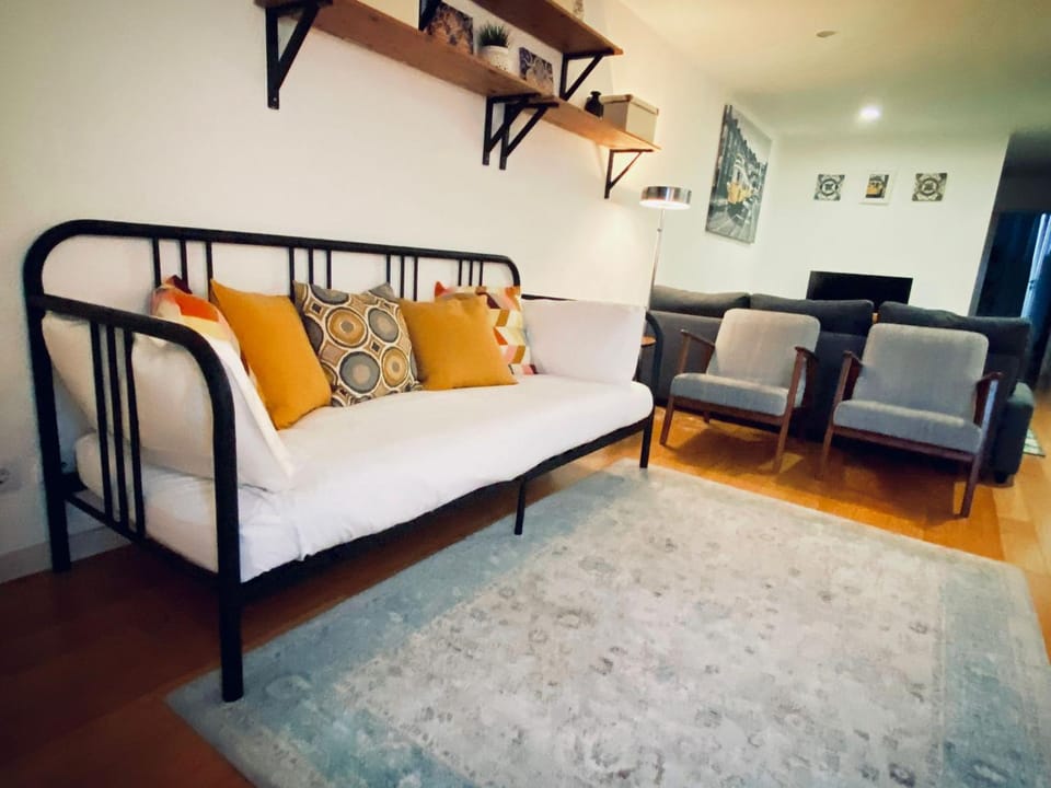 Bed, Living room