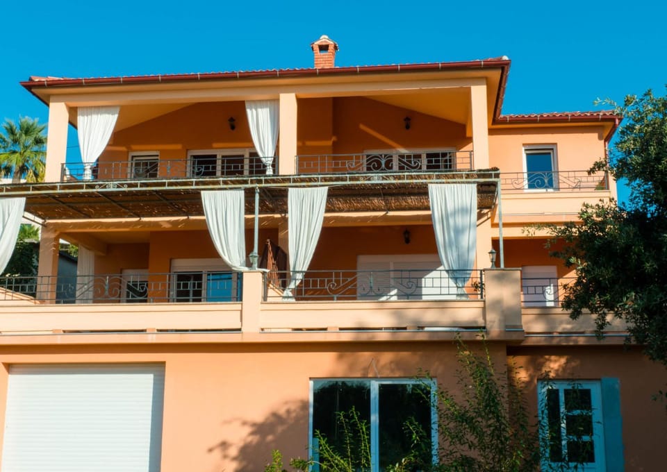 Property building, Balcony/Terrace, Internal: Not applicable to any particular room