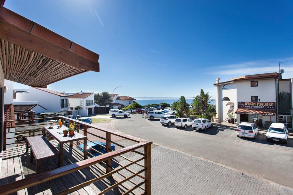 Balcony/Terrace, Street view
