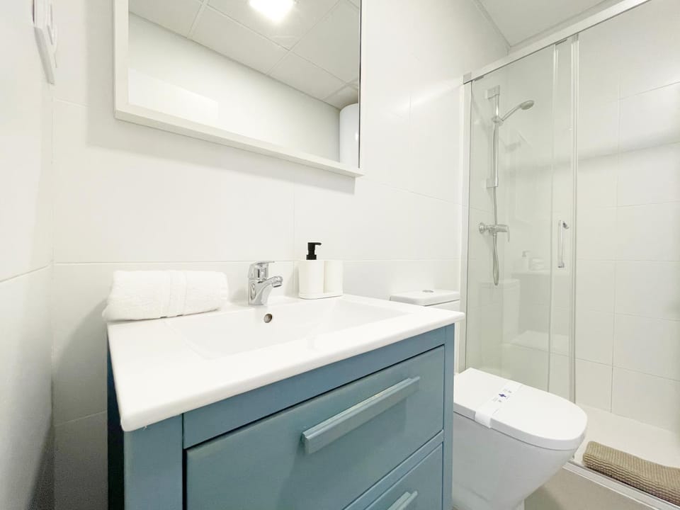 Shower, Bathroom, towels